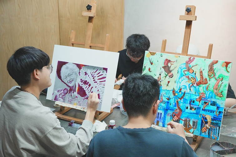 專業師資輔導學生完成豐富多元作品集